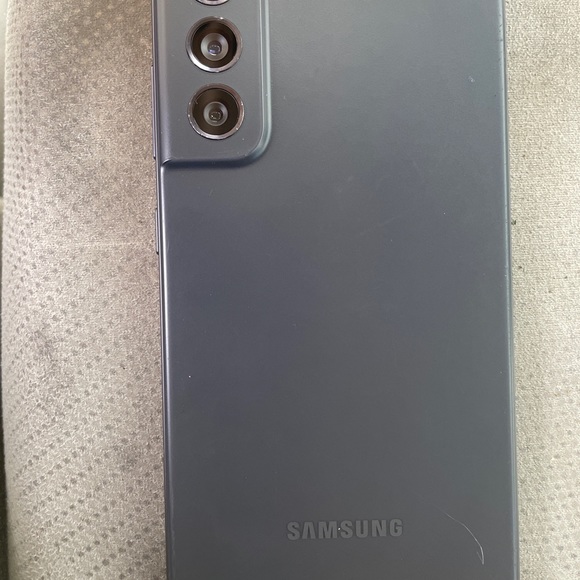 Galaxy s21 brand new - Picture 1 of 4